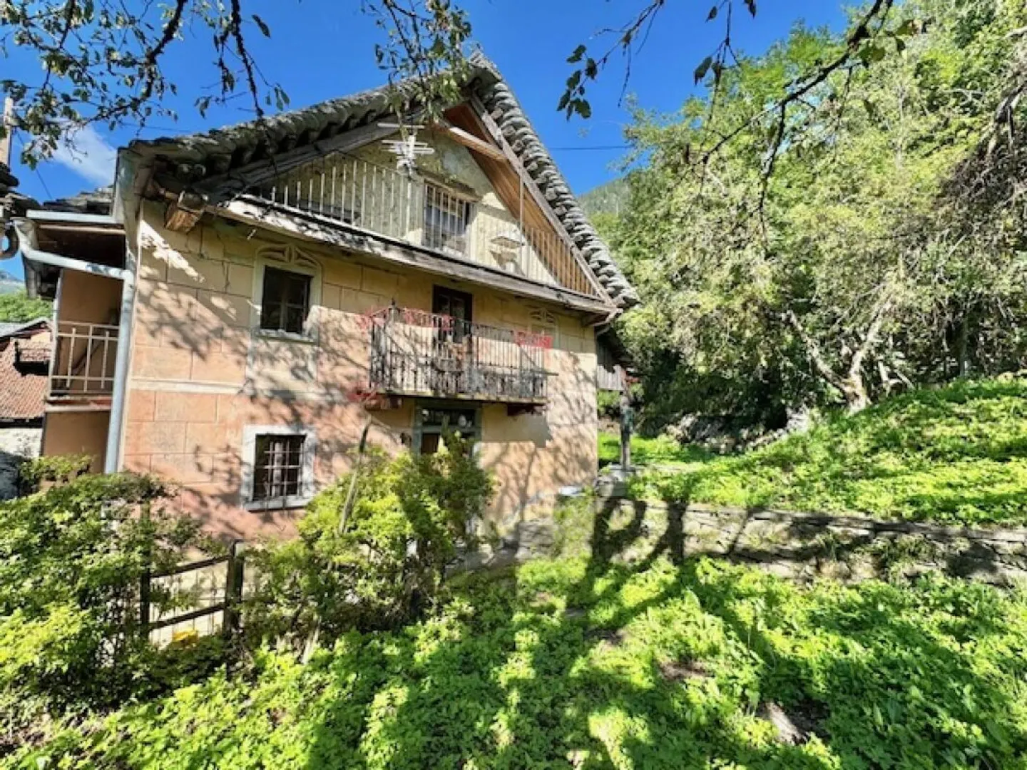 FOR SALE IN CERENTINO - ANCIENT TICINESE HOUSE WITH TYPICAL WALSER RUSTIC - Photo 8 of 26