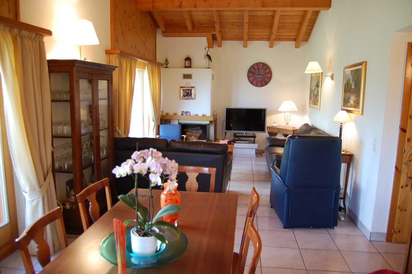 Chalet avec charme, 6,5 pièces à Crans – Vue incomparable et cadre alpin exceptionnel - Photo 2 sur 17