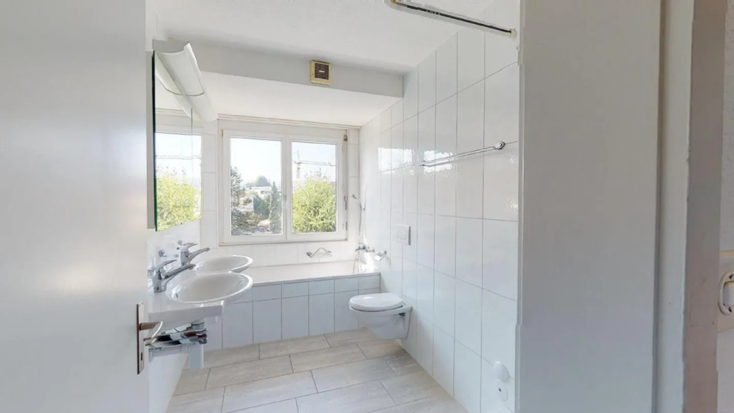 Vivere comodamente vicino al centro con balcone soleggiato - Foto 5 di 10