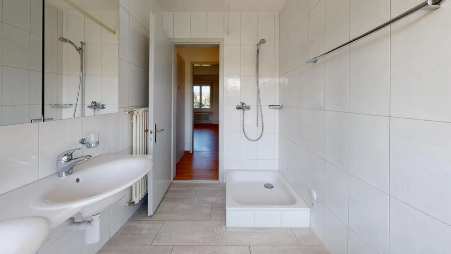 Vivere comodamente vicino al centro con balcone soleggiato - Foto 6 di 10