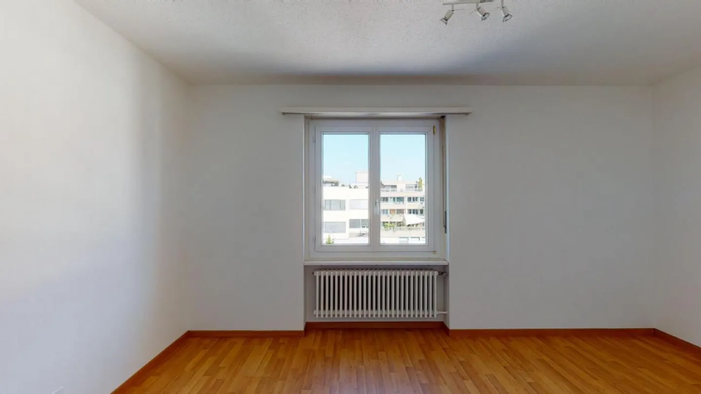 Vivere comodamente vicino al centro con balcone soleggiato - Foto 8 di 10