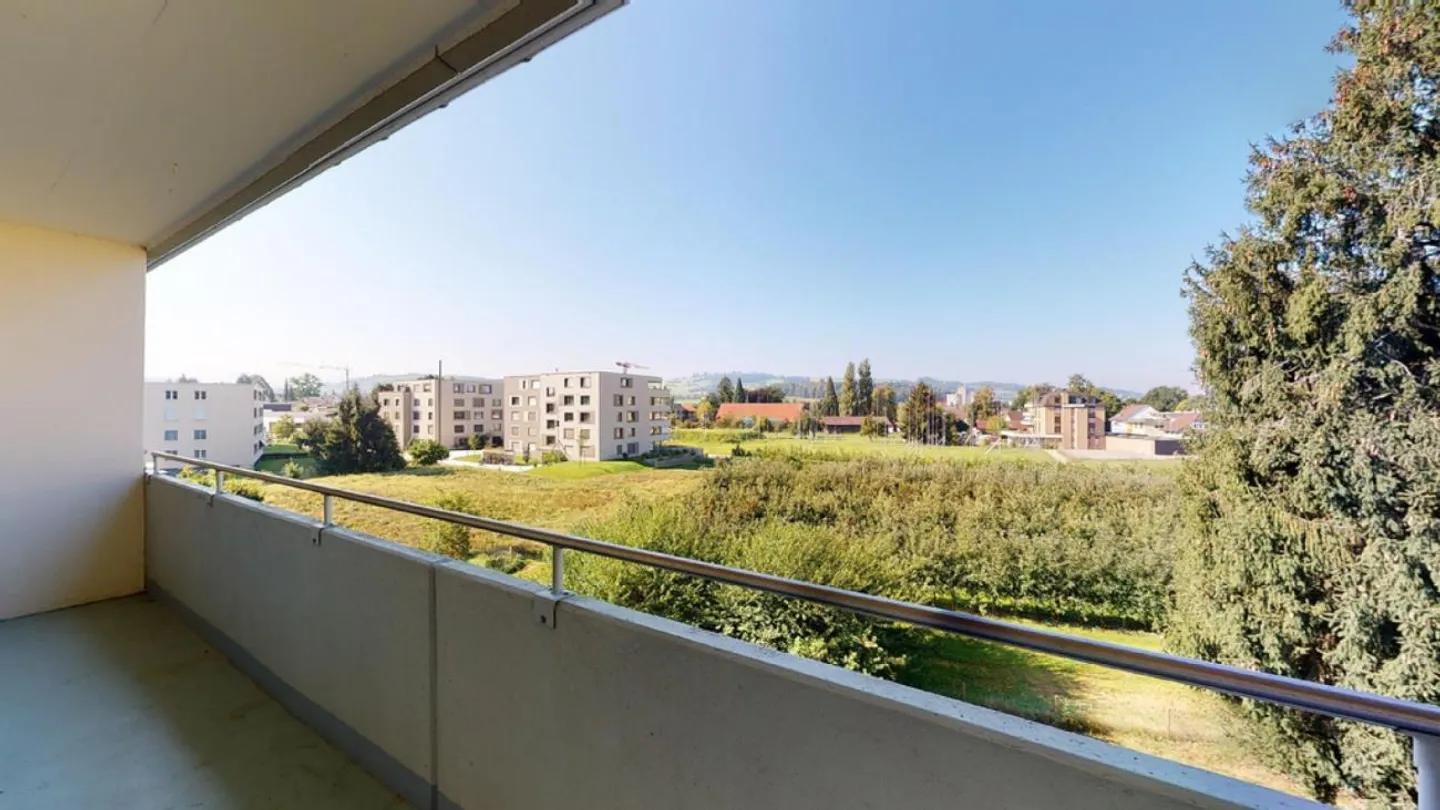 Vivere comodamente vicino al centro con balcone soleggiato - Foto 9 di 10