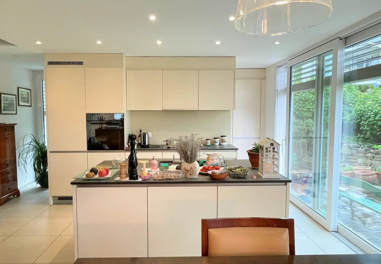 Moderne Villa zwischen Weinbergen und Bergen - Foto 15 von 22
