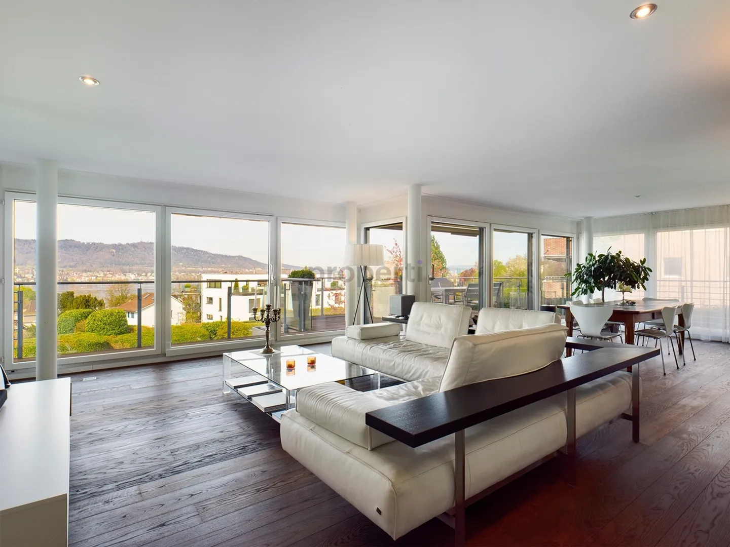 Appartement en terrasse exclusif de 4,5 pièces avec vue imprenable sur le lac à Zollikon - Photo 1 sur 9