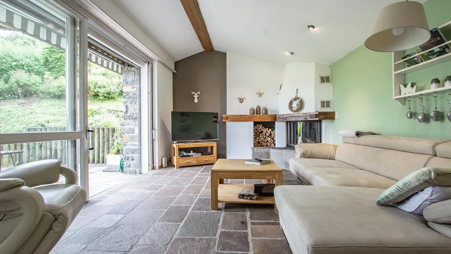 Charmantes Einfamilienhaus mit 6.5 Zimmer - Foto 1 von 13