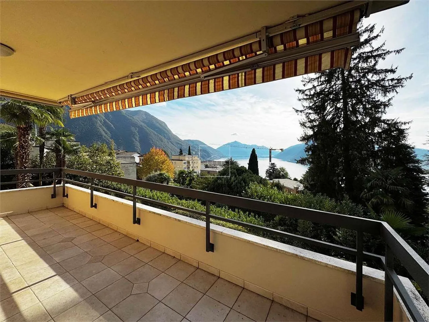 Splendido Duplex di 4.5 Locali con Vista Lago - Foto 1 di 13