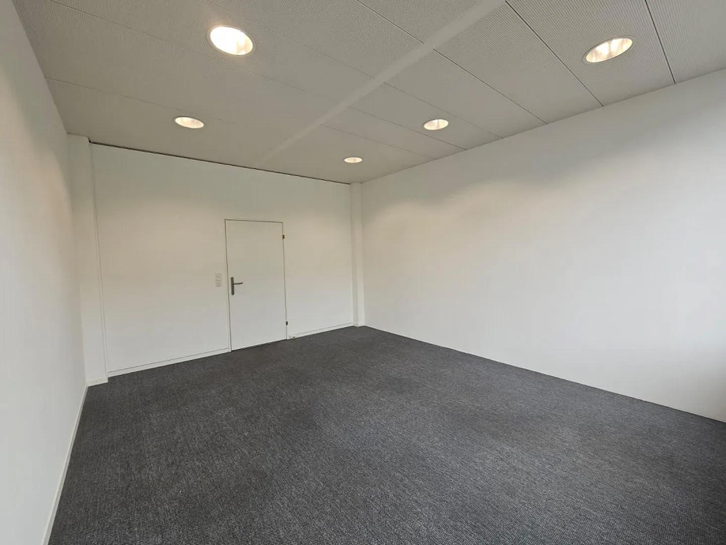 Attraktive Büroflächen in Sevelen - Foto 8 von 18