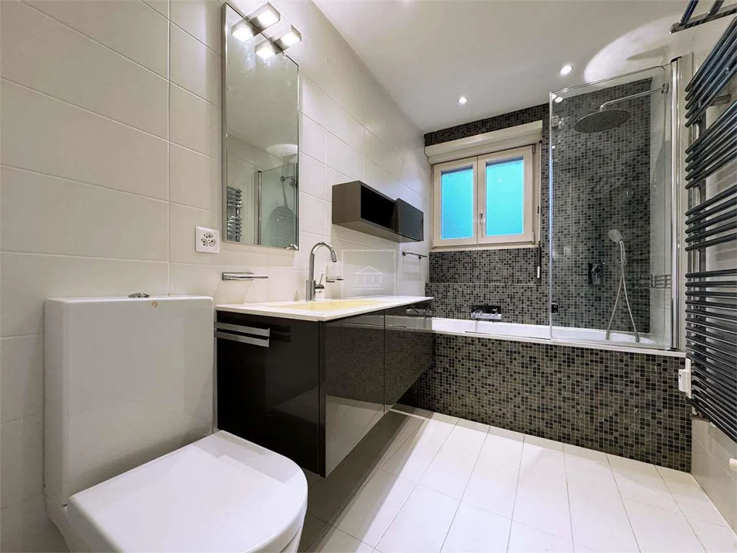 Splendido Duplex di 4.5 Locali con Vista Lago - Foto 13 di 13