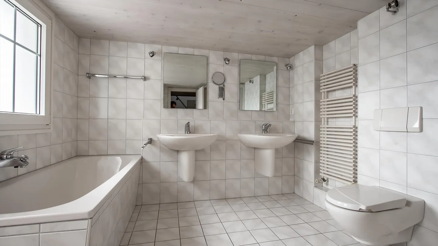 Charmantes Einfamilienhaus mit 6.5 Zimmer - Foto 8 von 13