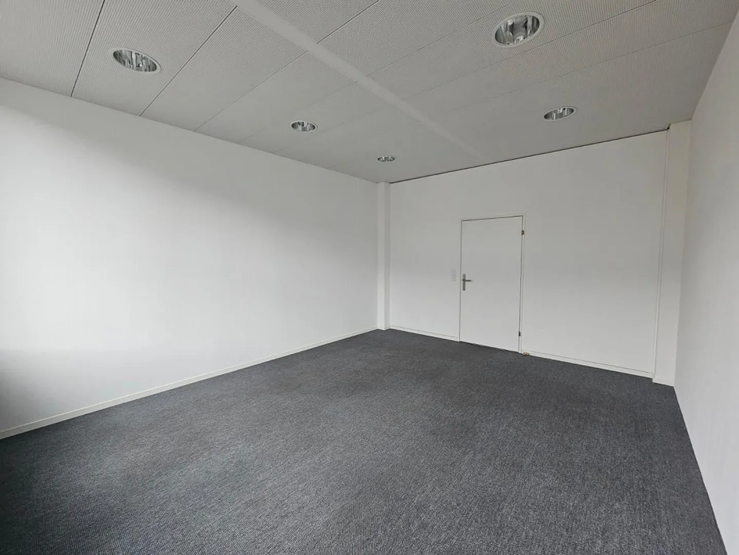 Attraktive Büroflächen in Sevelen - Foto 10 von 18