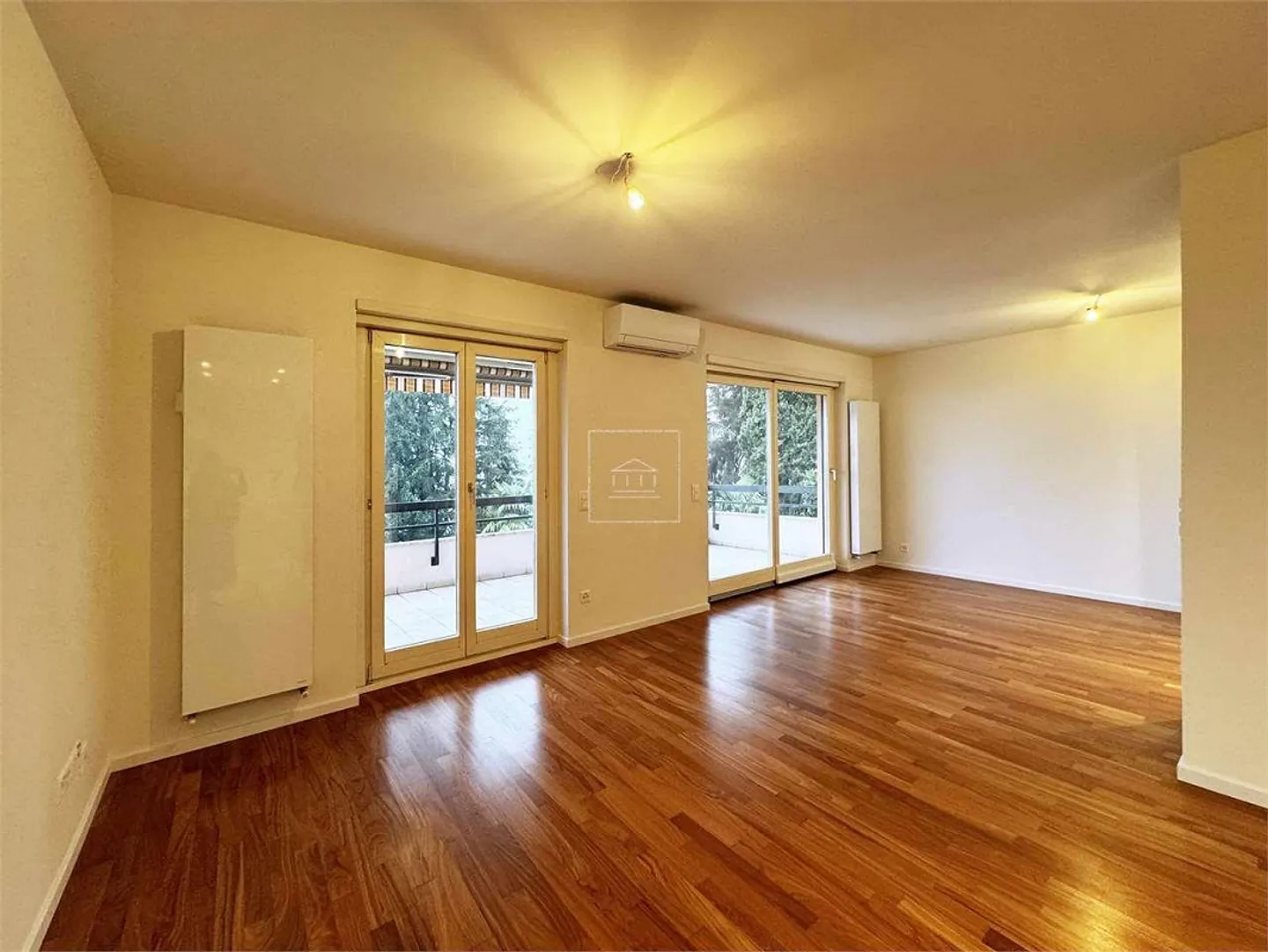 Splendido Duplex di 4.5 Locali con Vista Lago - Foto 4 di 13