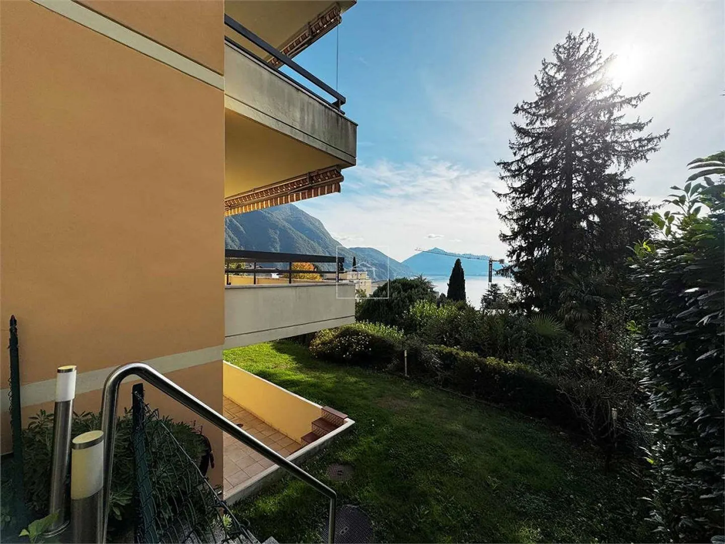 Splendido Duplex di 4.5 Locali con Vista Lago - Foto 8 di 13