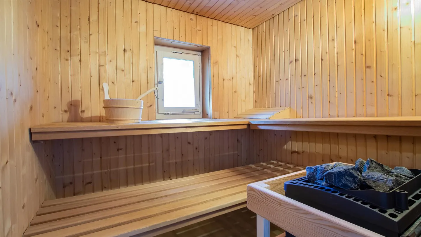 Charmantes Einfamilienhaus mit 6.5 Zimmer - Foto 10 von 13