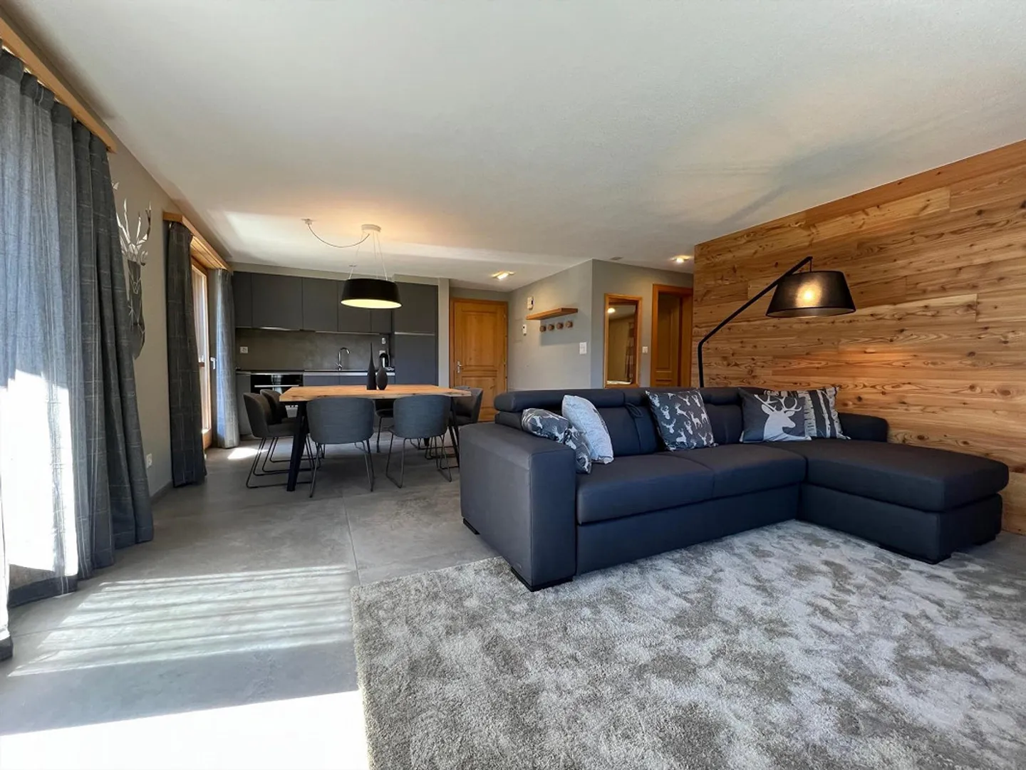 Bellissimo appartamento ristrutturato di 3,5 locali nel cuore del Goms - Foto 2 di 10