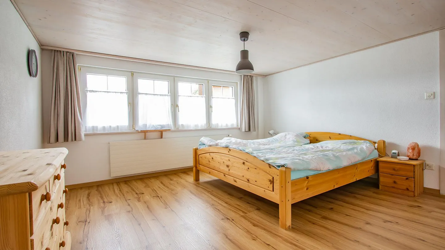 Charmantes Einfamilienhaus mit 6.5 Zimmer - Foto 11 von 13