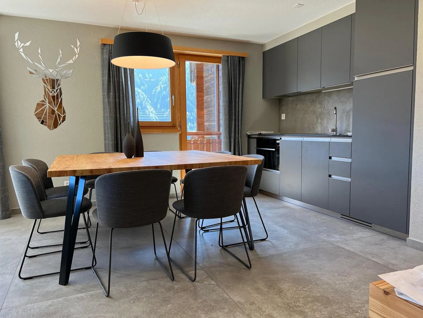 Bellissimo appartamento ristrutturato di 3,5 locali nel cuore del Goms - Foto 1 di 10