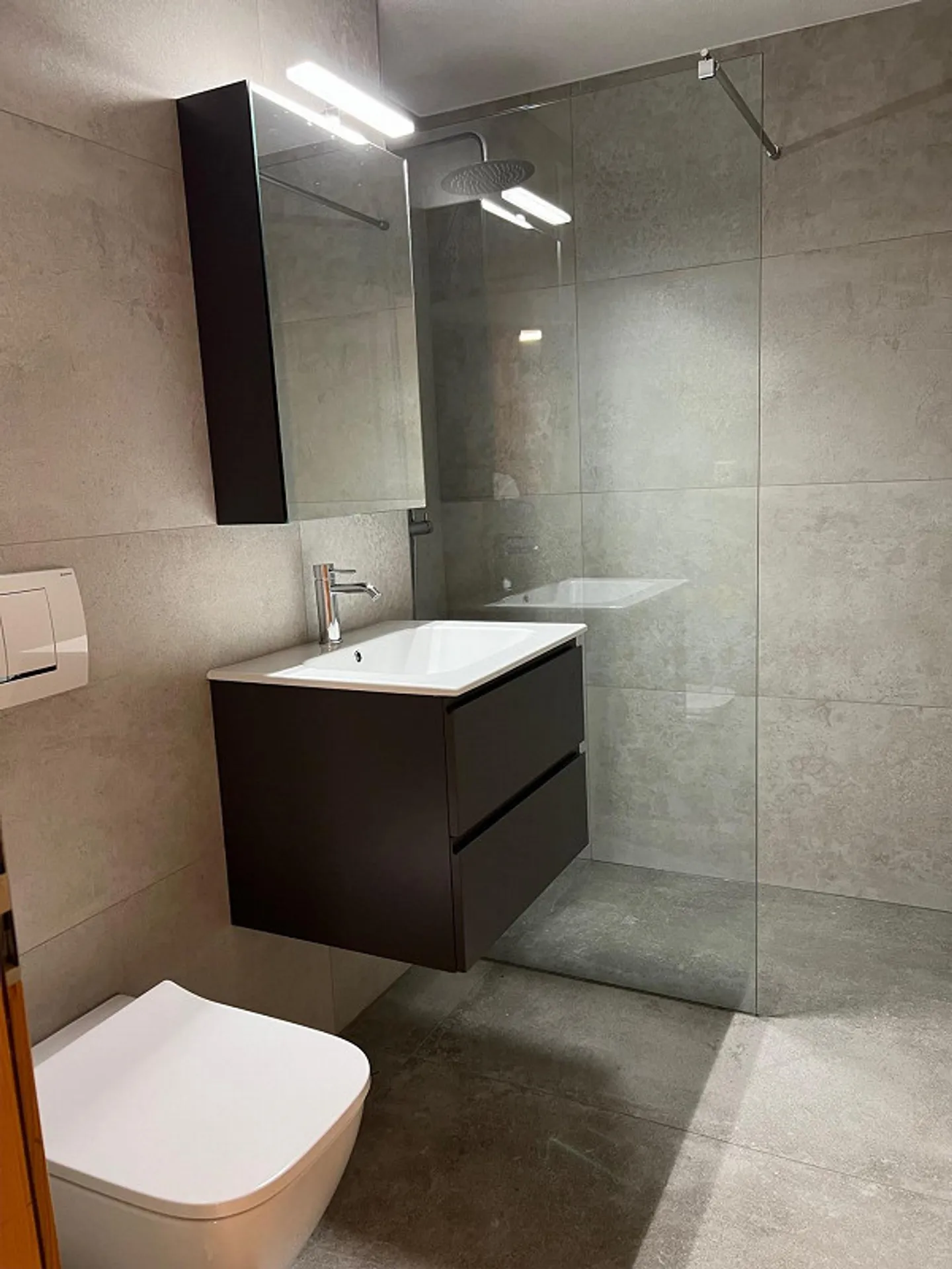 Bellissimo appartamento ristrutturato di 3,5 locali nel cuore del Goms - Foto 7 di 10