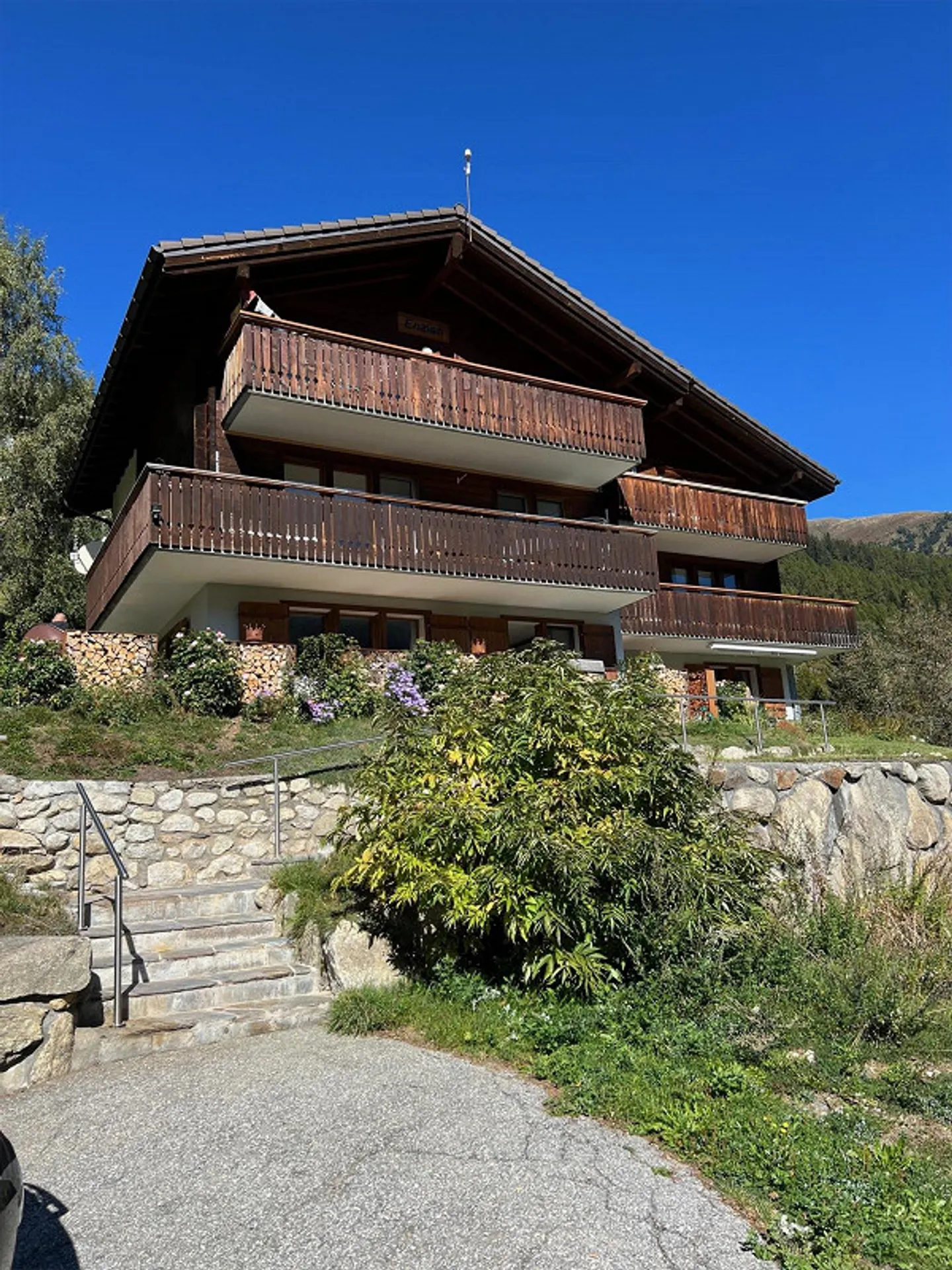 Bellissimo appartamento ristrutturato di 3,5 locali nel cuore del Goms - Foto 9 di 10