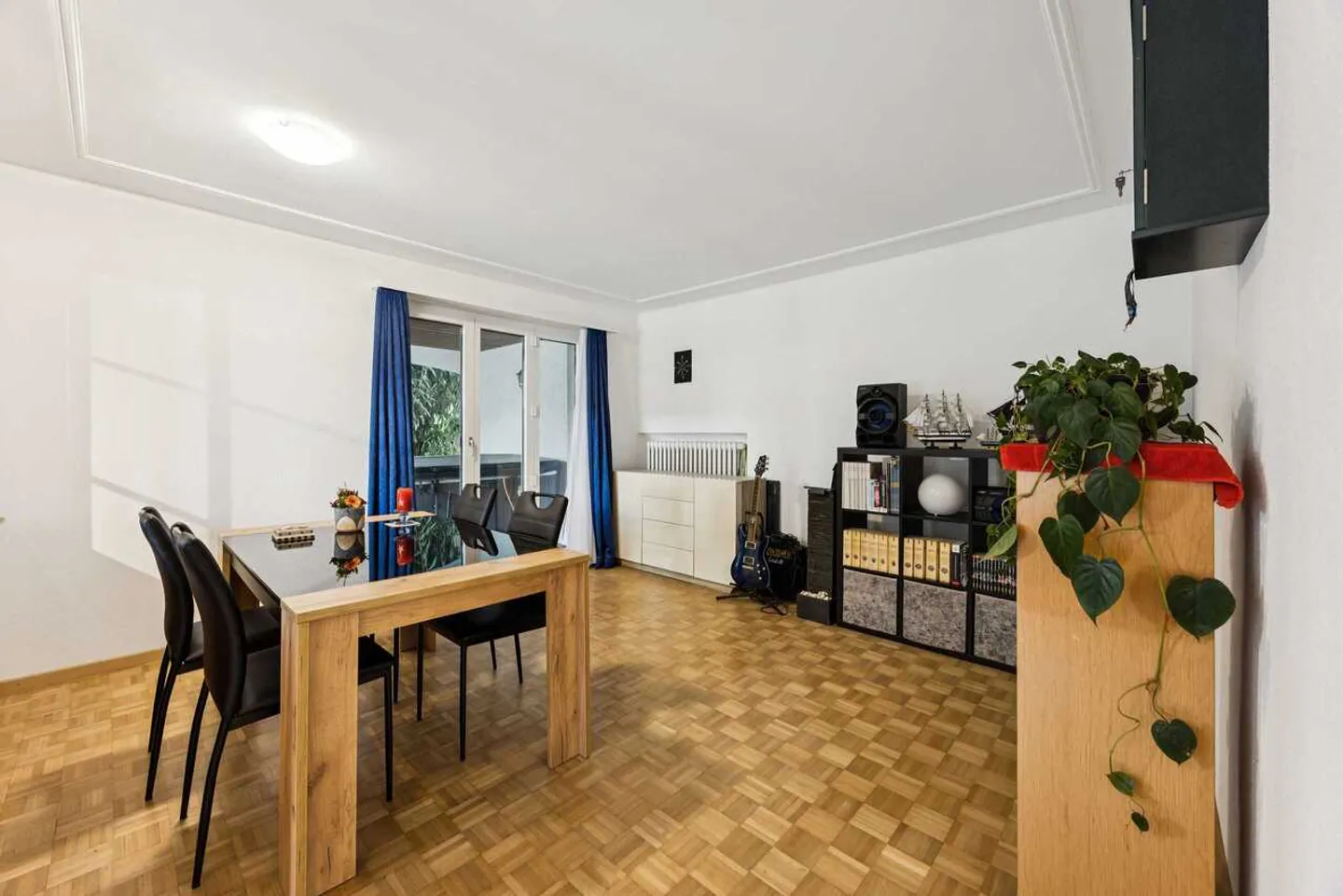 Affascinante casa bifamiliare con molte opzioni! - Foto 2 di 13
