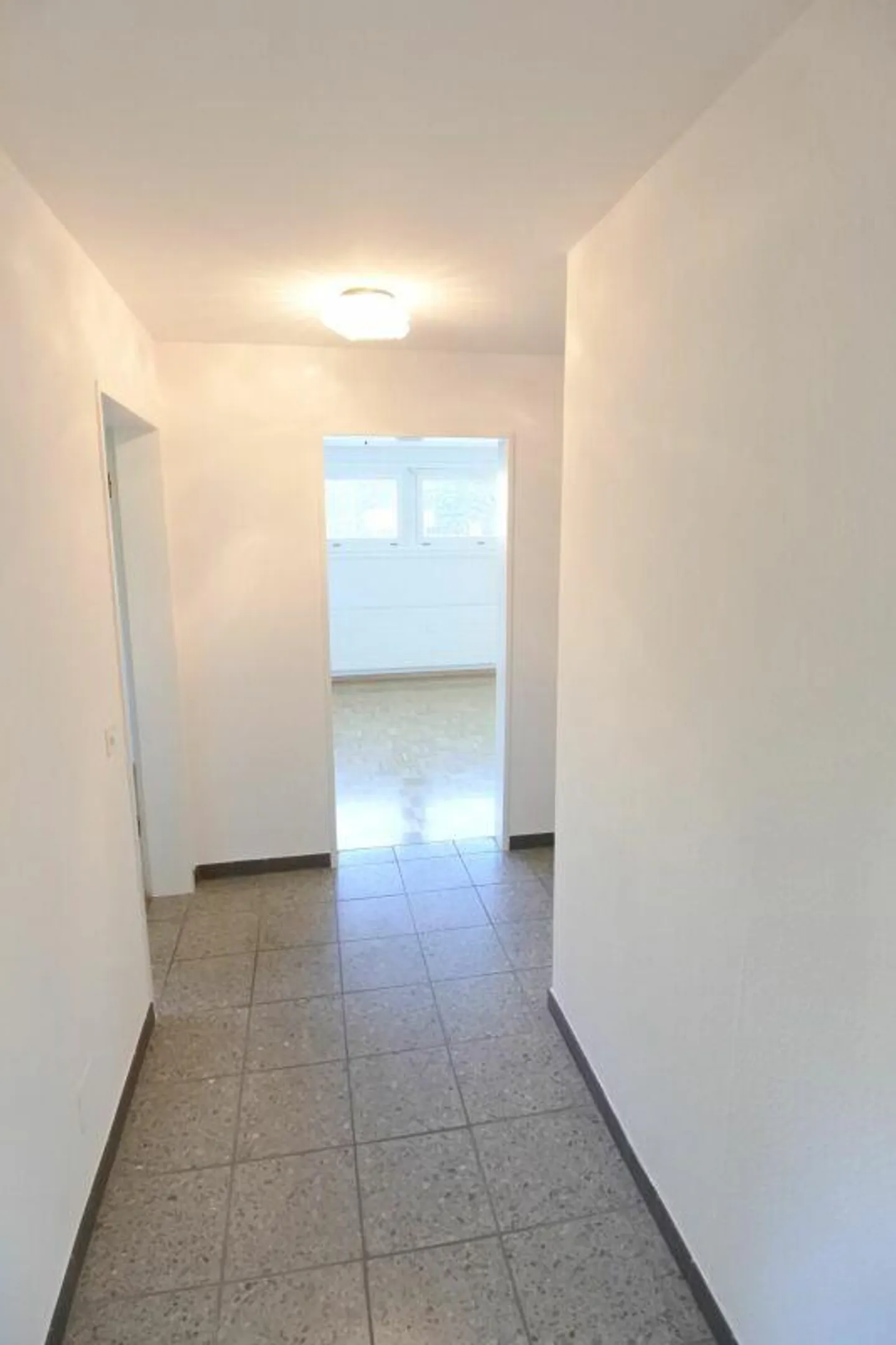 Spazio Commerciale Silenzioso / Ufficio / Studio / Pratica - Foto 3 di 7