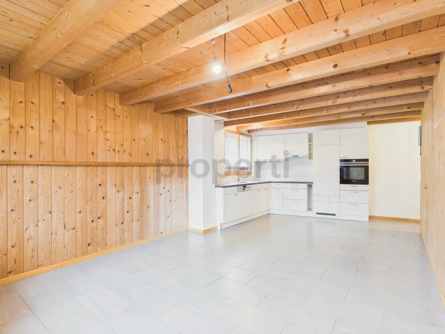 4.5-Room Penthouse in a Quiet, Sunny Location - Photo 4 of 13