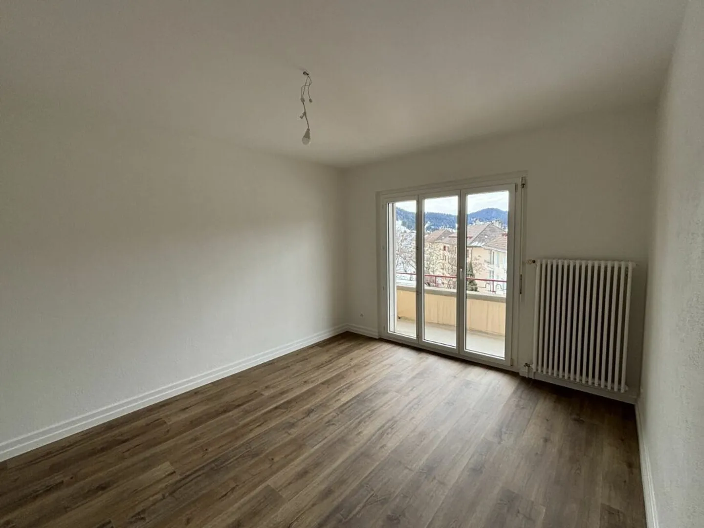 Appartamento di 3 stanze completamente ristrutturato con balcone - Foto 4 di 9