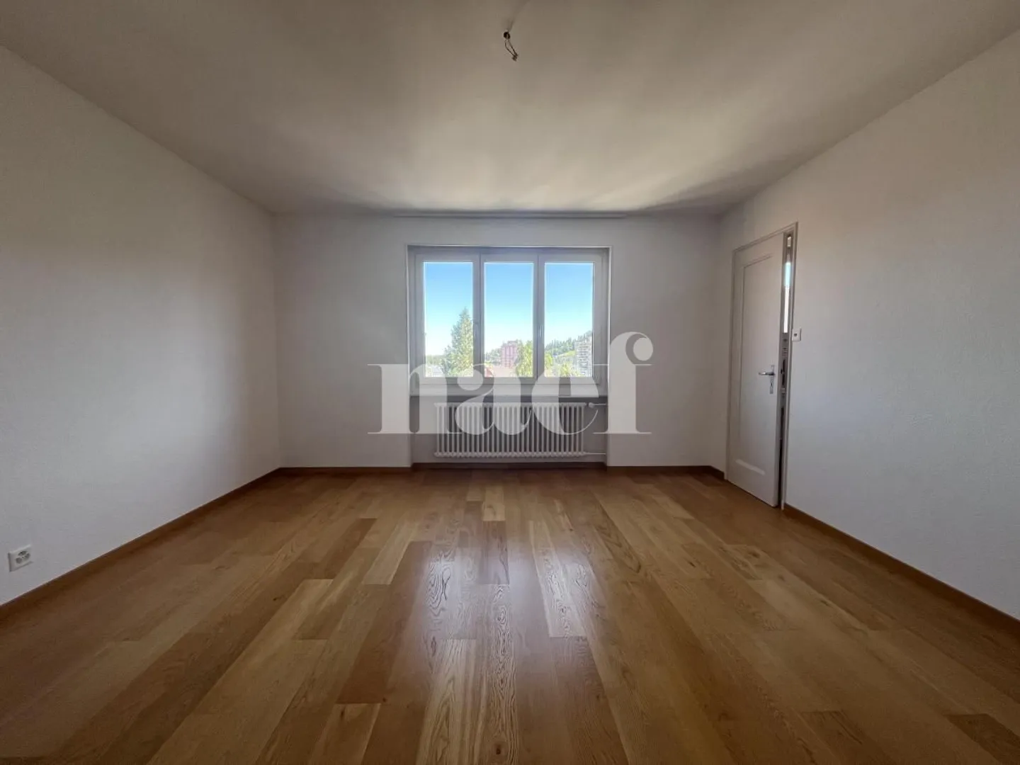 4 rooms fully renovated - Photo 2 of 4