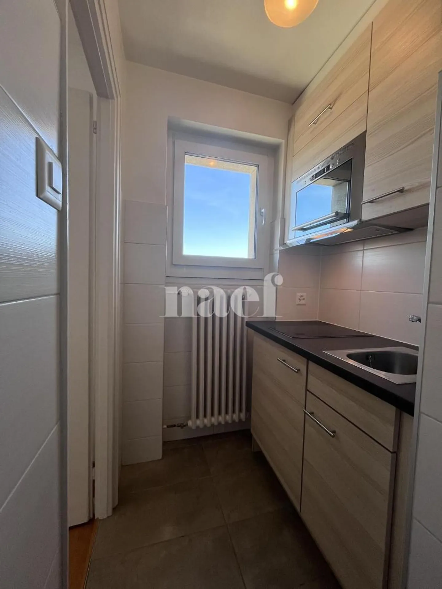 4 rooms fully renovated - Photo 3 of 4