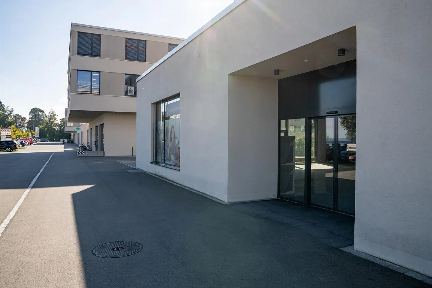 Spazio commerciale esclusivo con forte presenza - Foto 6 di 10
