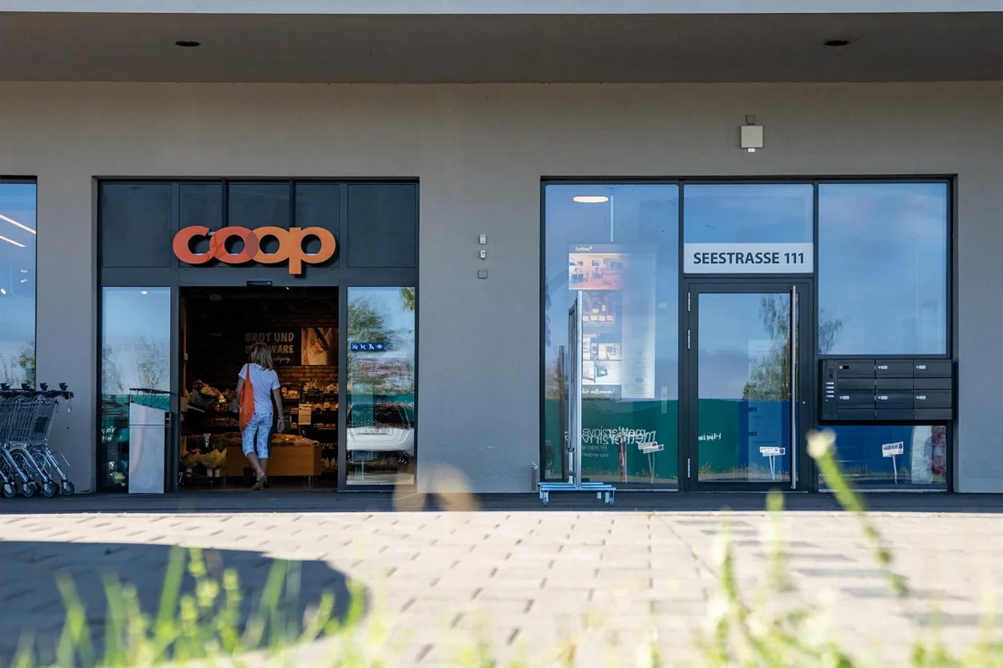 Spazio commerciale esclusivo con forte presenza - Foto 4 di 10