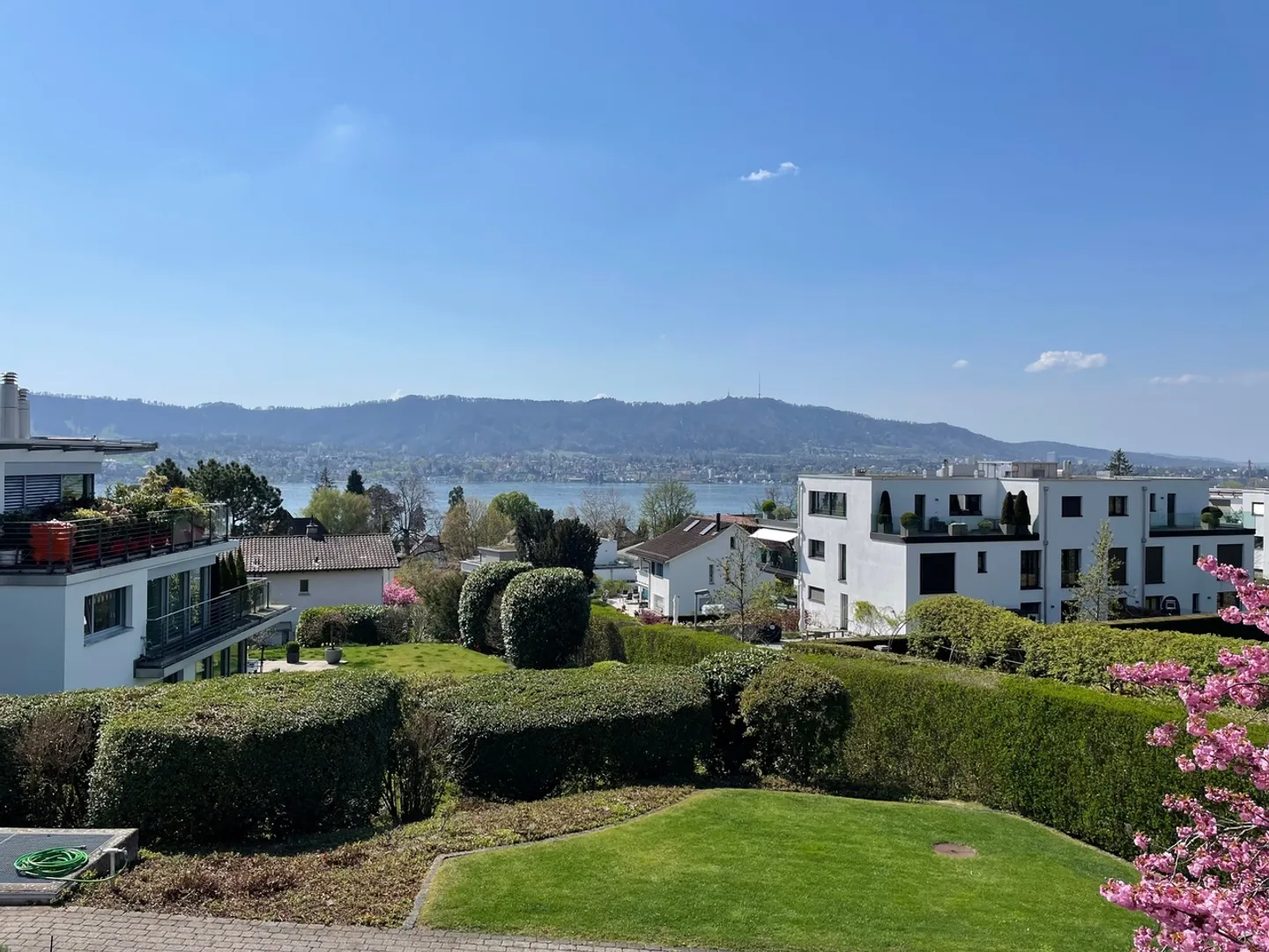 Appartement en terrasse exclusif de 4,5 pièces avec vue imprenable sur le lac à Zollikon - Photo 8 sur 9