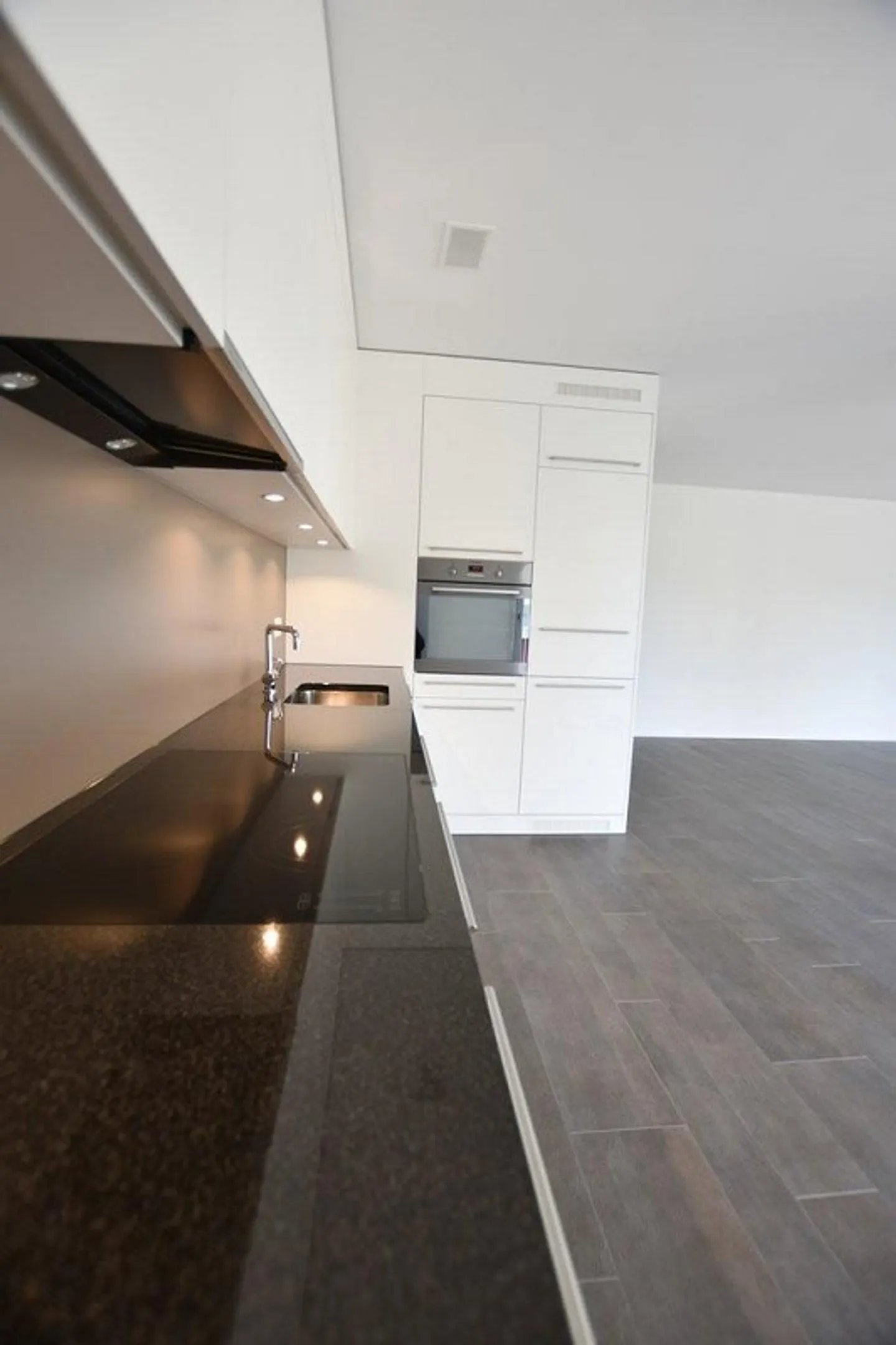 Moderno appartamento 2.5 stanze nel bellissimo Jardin du Paradis - Foto 3 di 11