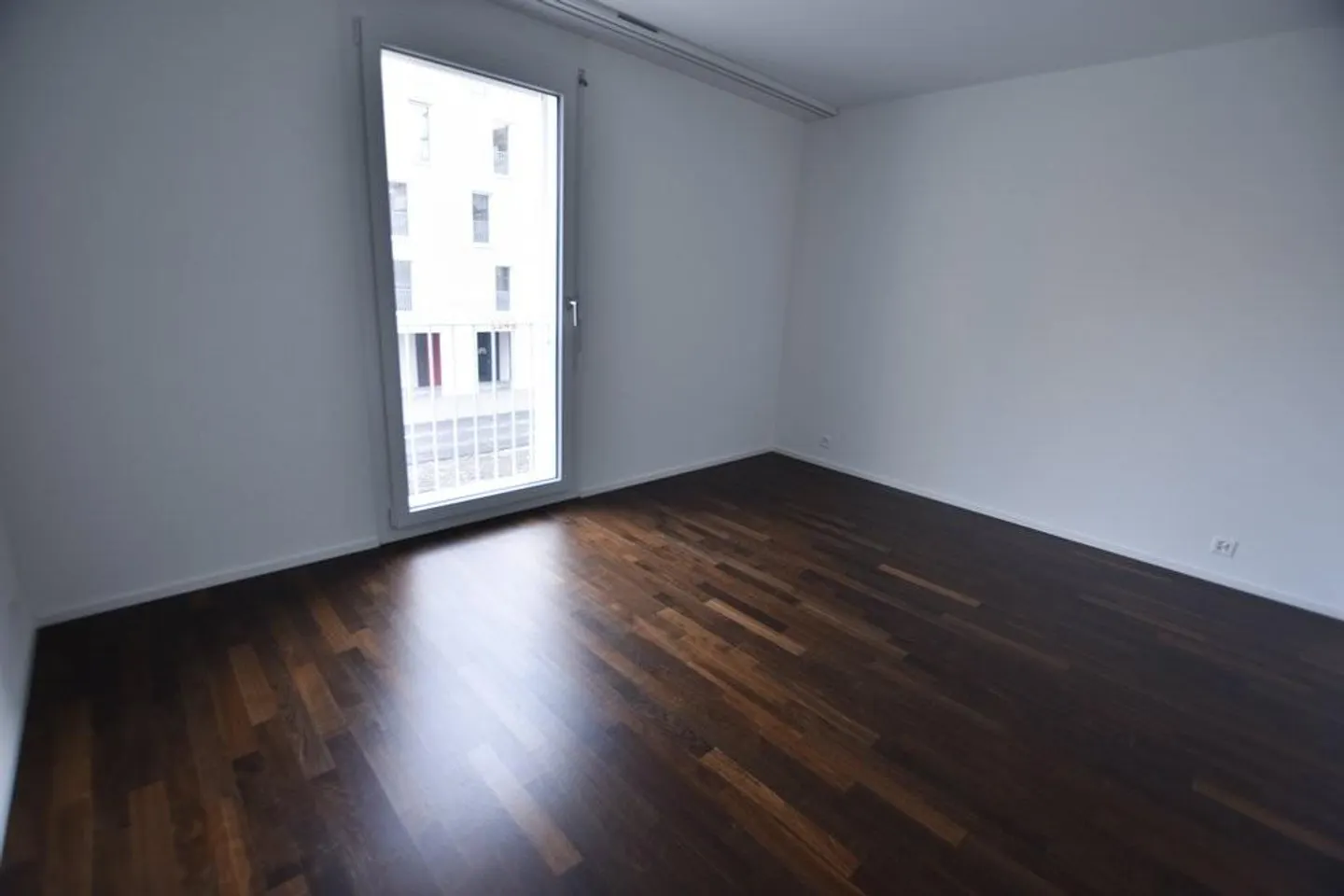 Moderno appartamento 2.5 stanze nel bellissimo Jardin du Paradis - Foto 8 di 11