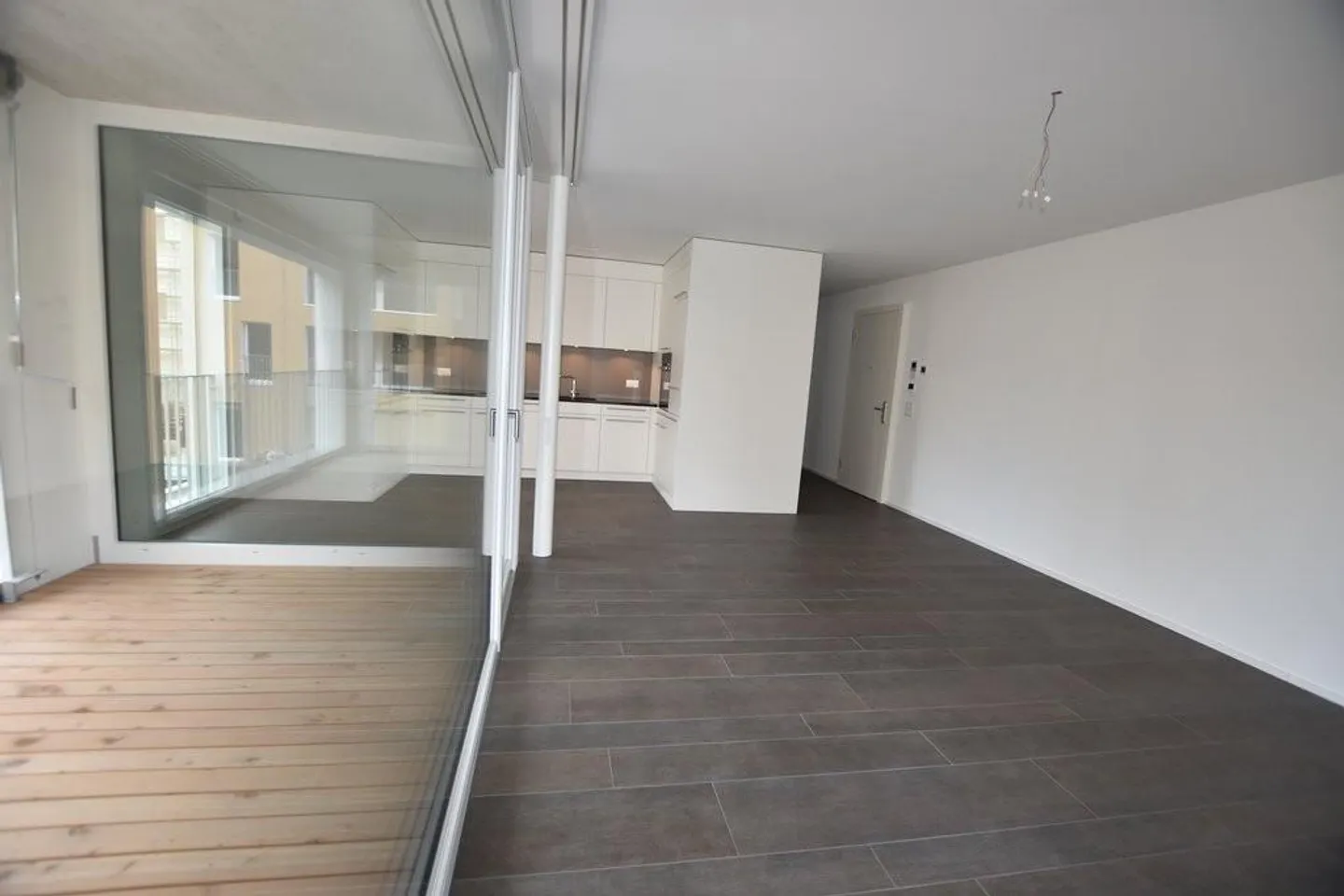 Moderno appartamento 2.5 stanze nel bellissimo Jardin du Paradis - Foto 4 di 11