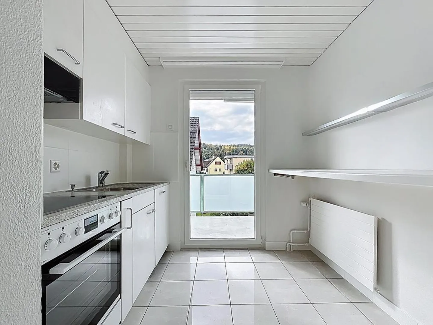 Light-flooded attic apartment in a quiet location in Altstetten - Photo 1 of 7