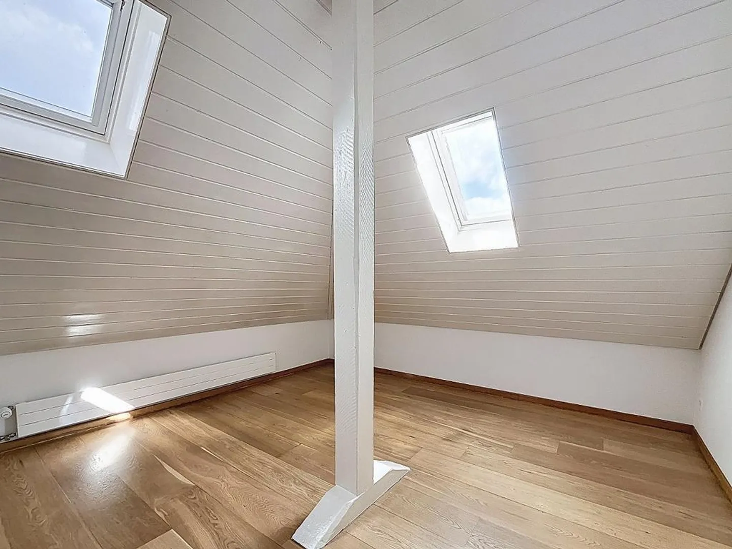 Light-flooded attic apartment in a quiet location in Altstetten - Photo 4 of 7