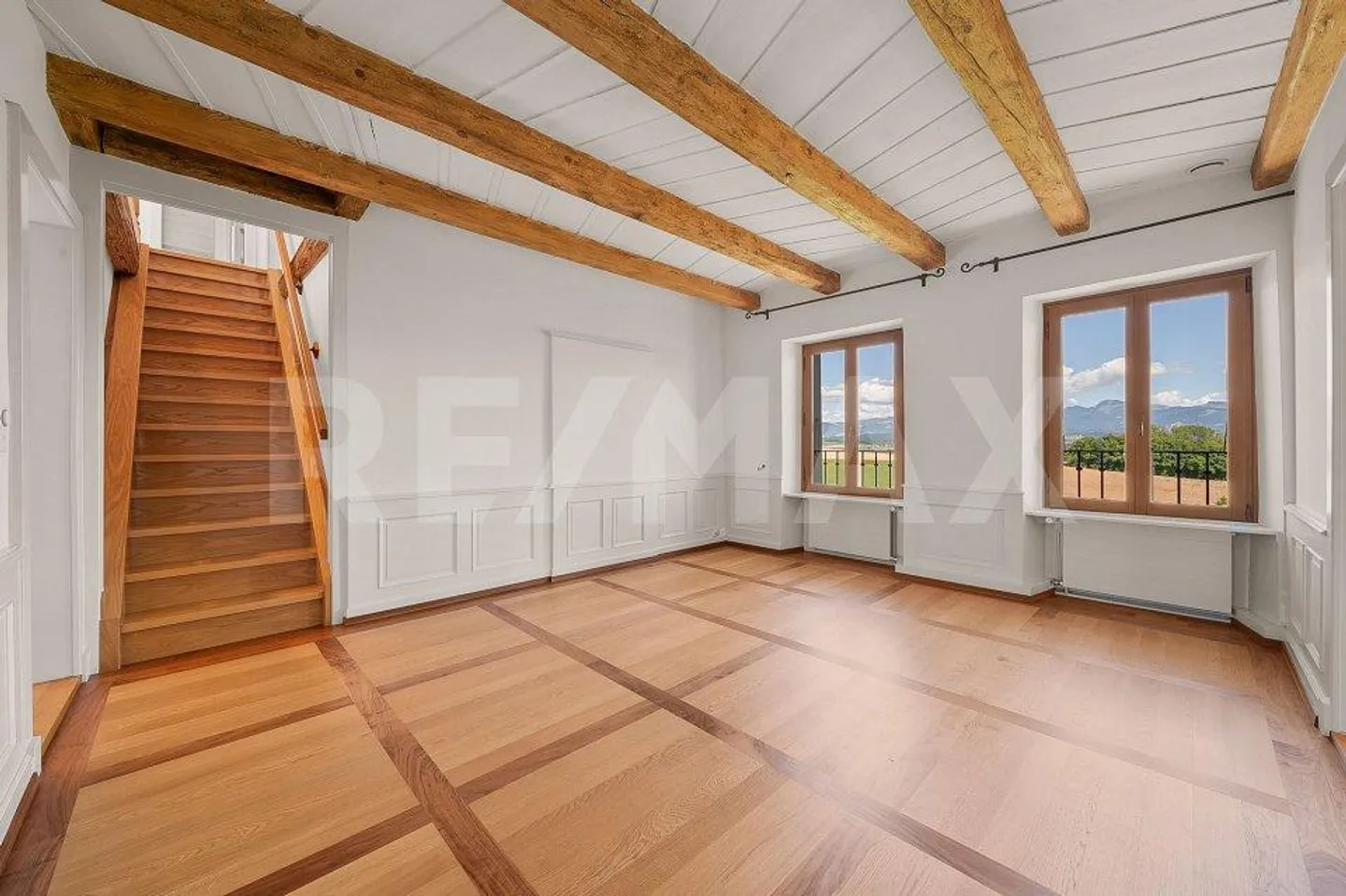 Ein charmantes Duplex: 7,5 Zimmer mit privatem Garten - Foto 9 von 13