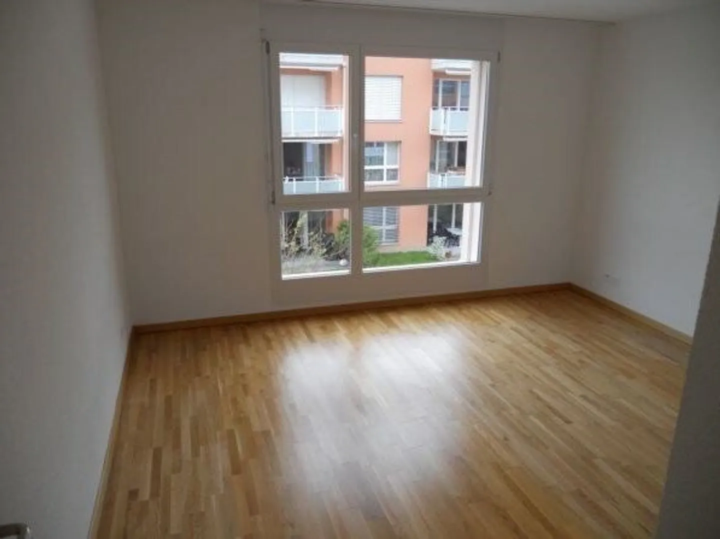 Spacious 3.5-Room Apartment - Photo 3 of 5