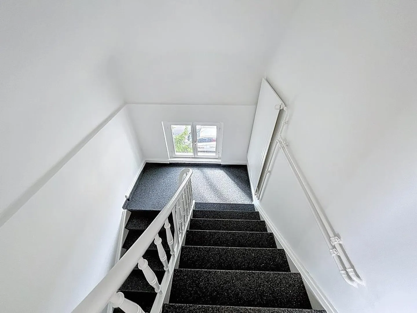 Light-flooded attic apartment in a quiet location in Altstetten - Photo 6 of 7