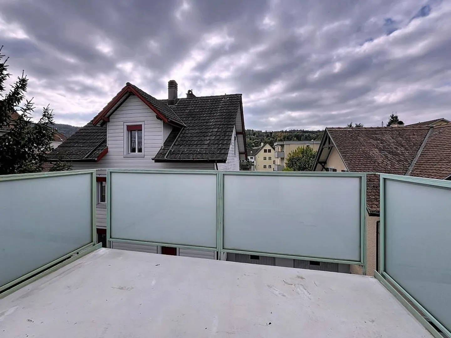 Light-flooded attic apartment in a quiet location in Altstetten - Photo 7 of 7