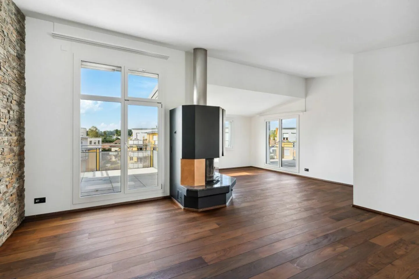 Appartement penthouse luxueux avec 4 terrasses, cheminée et vue panoramique - Photo 1 sur 10