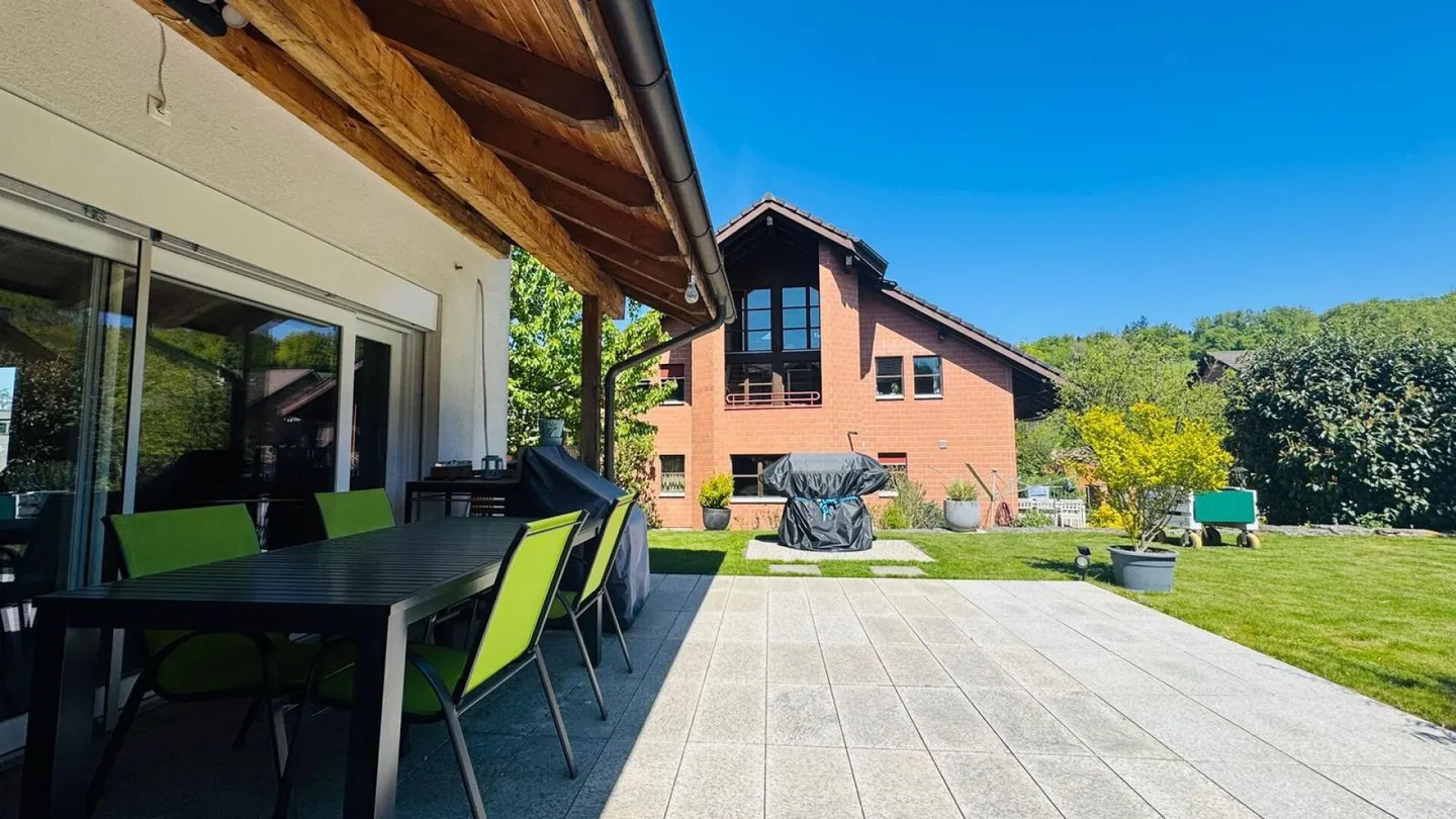 Maison de ville d'angle 4,5 pièces avec jardin, garage, place de parking et four à pizza à Giebenach - Photo 15 sur 26