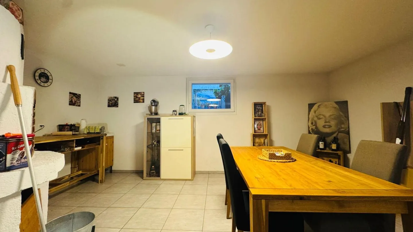 Maison de ville d'angle 4,5 pièces avec jardin, garage, place de parking et four à pizza à Giebenach - Photo 20 sur 26