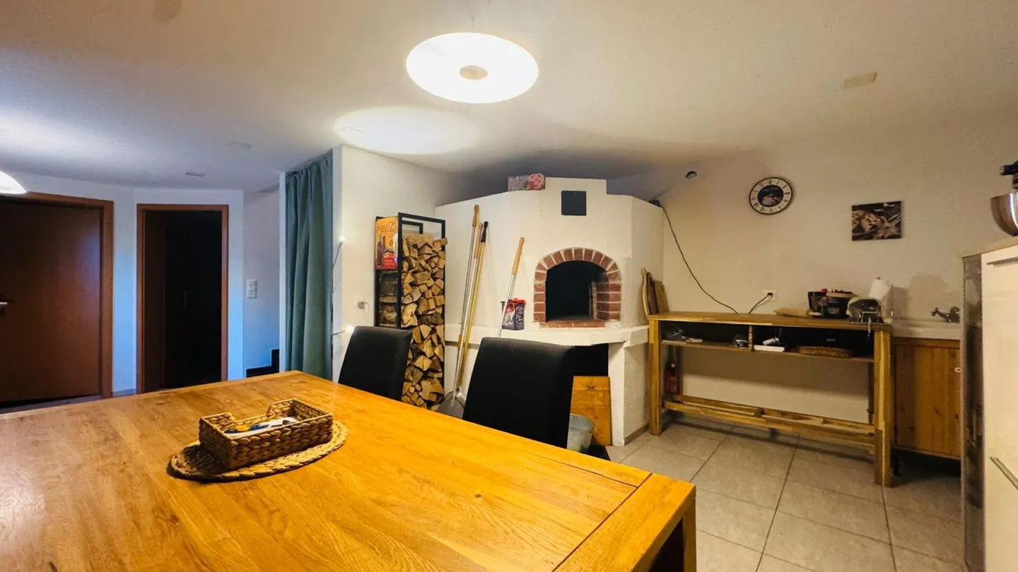 Maison de ville d'angle 4,5 pièces avec jardin, garage, place de parking et four à pizza à Giebenach - Photo 21 sur 26