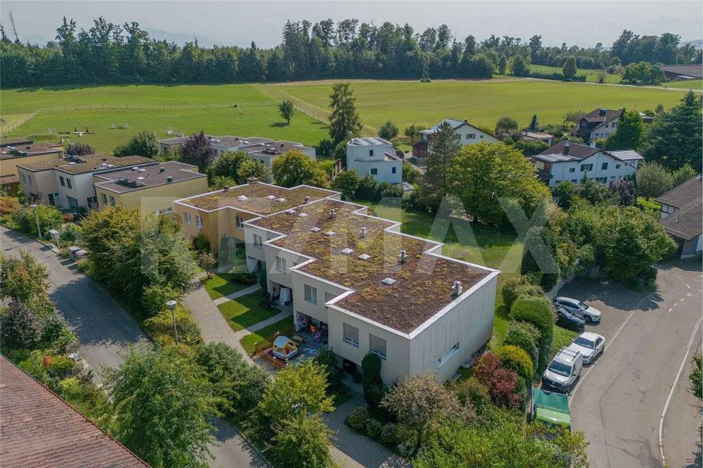 Casa a schiera soleggiata di 5 ½ locali in una posizione molto tranquilla - Foto 2 di 12