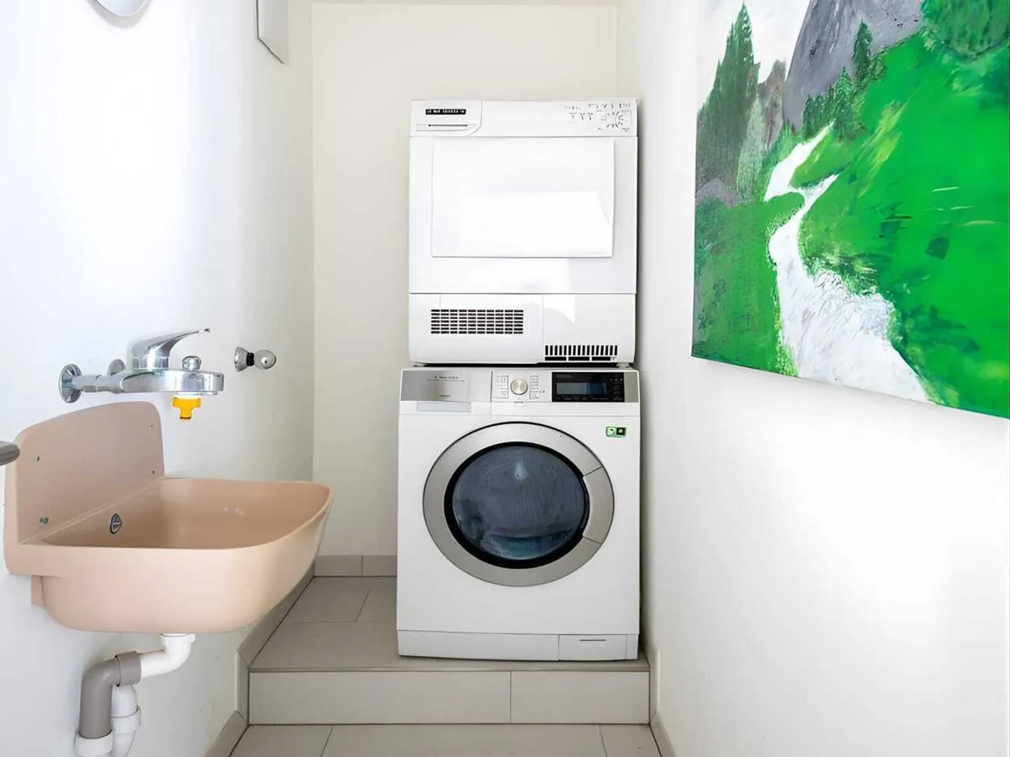 Attractive and bright 2.5-room garden apartment with underground parking - Photo 7 of 9