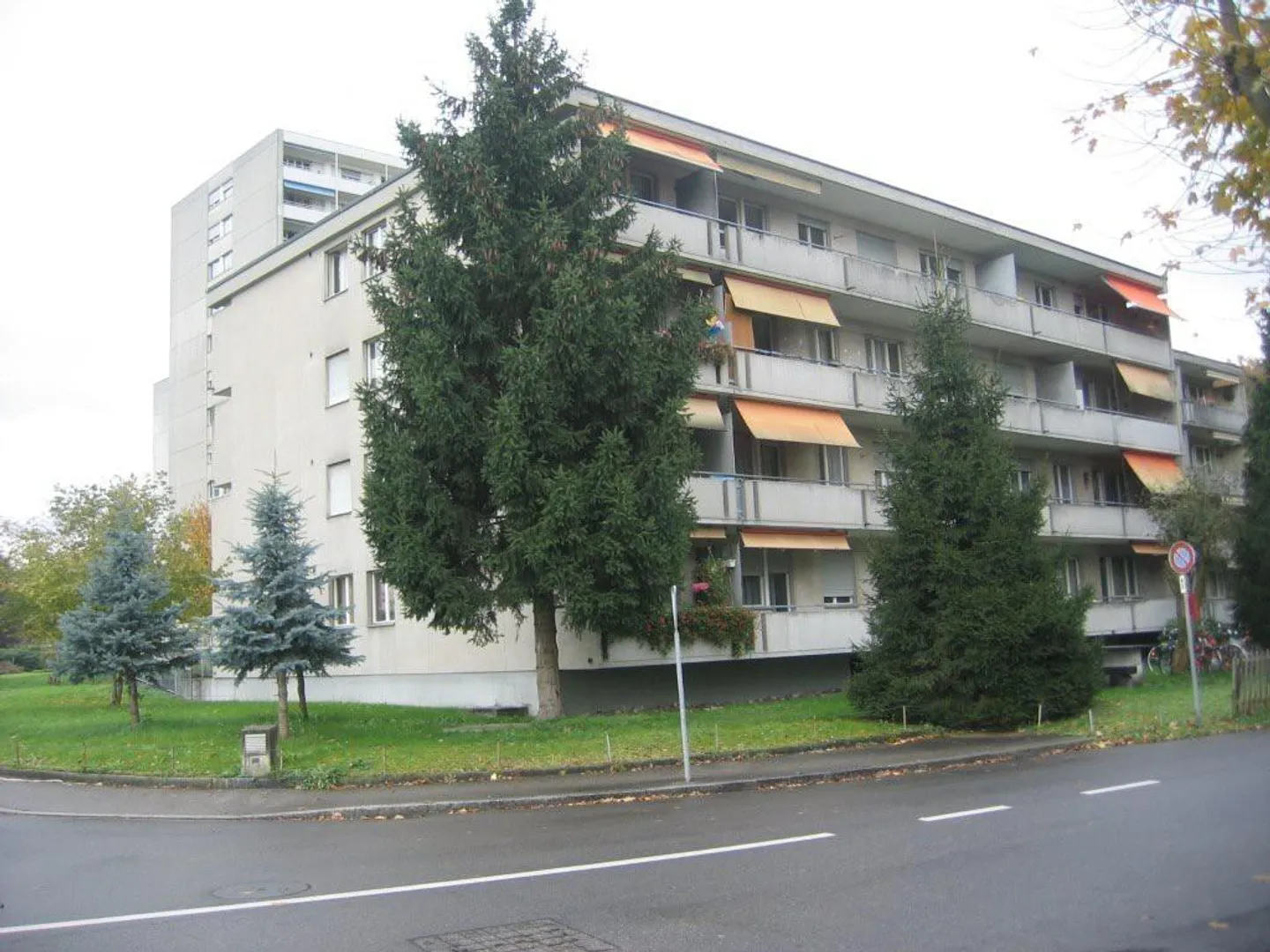 Appartement lumineux de 3 pièces avec cuisine bien équipée ! - Photo 1 sur 6