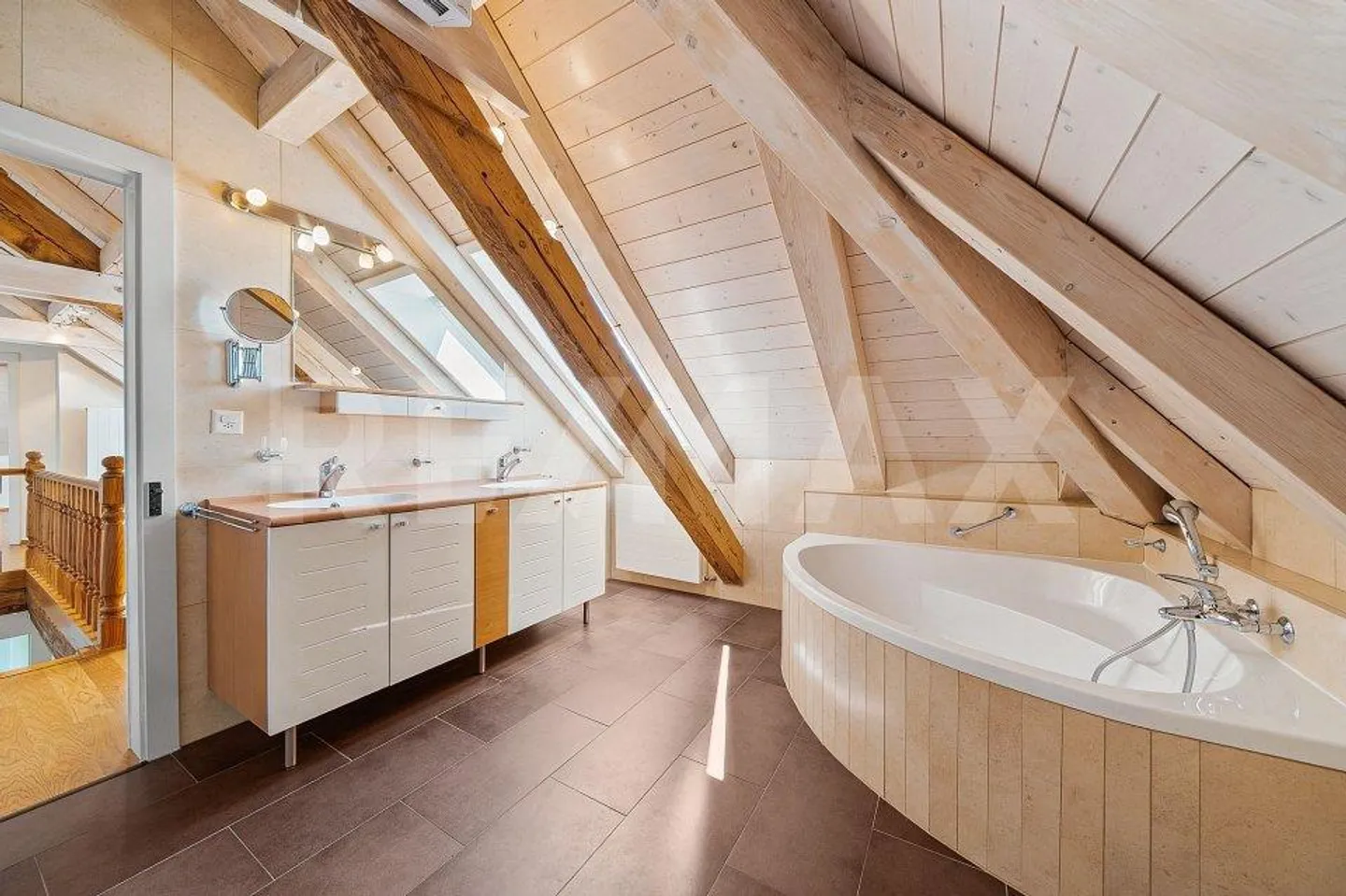 Ein charmantes Duplex: 7,5 Zimmer mit privatem Garten - Foto 13 von 13