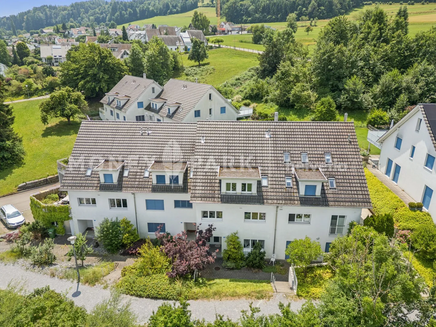 Living with a View - Well-maintained 5.5-room house on Pfannenstiel - Photo 1 of 14