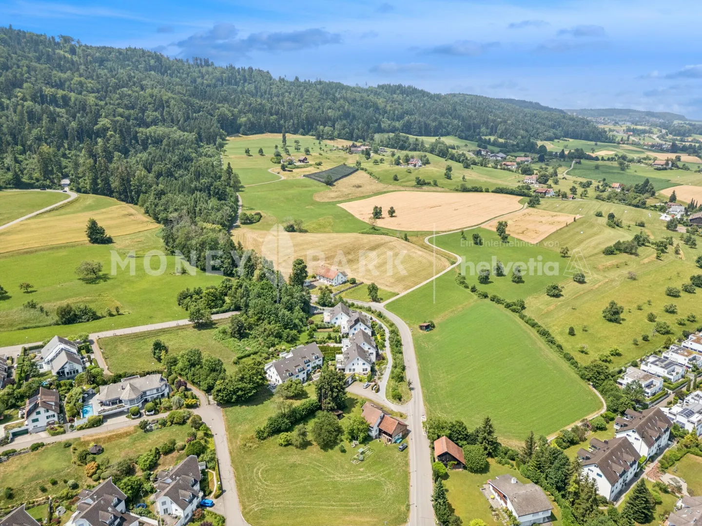 Living with a View - Well-maintained 5.5-room house on Pfannenstiel - Photo 2 of 14